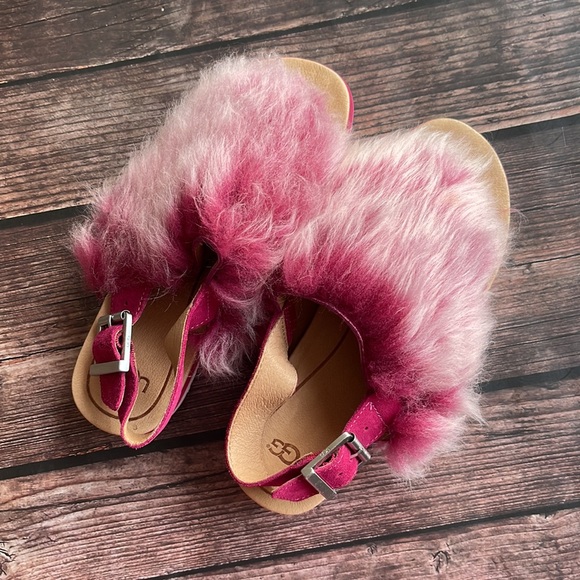 UGG | Holly Fusion Leather Sheepskin Sandal in Cerise - Picture 13 of 14